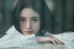 英雄联盟总决赛赛程-欧冠决赛之夜，他坐在沸腾的球场中央，用手指丈量暗流的潮汐