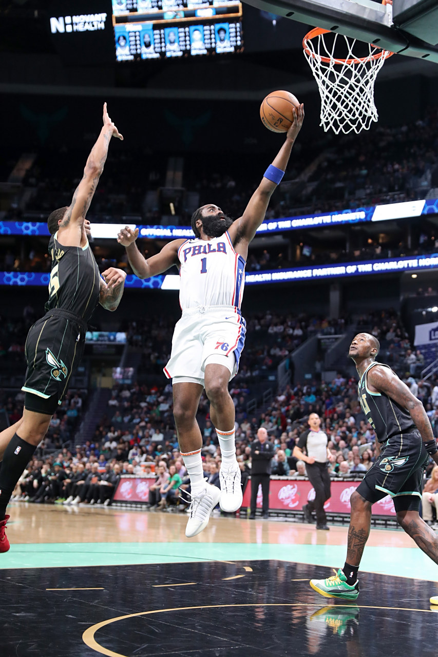 恩比德三双，人客场逆转黄蜂