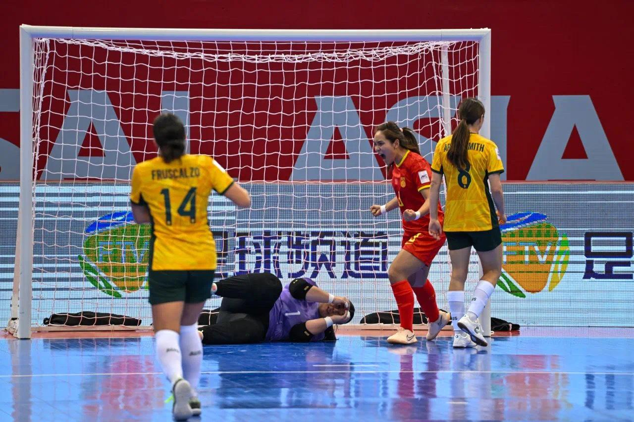 亚洲足球锦标赛的一场紧张对决