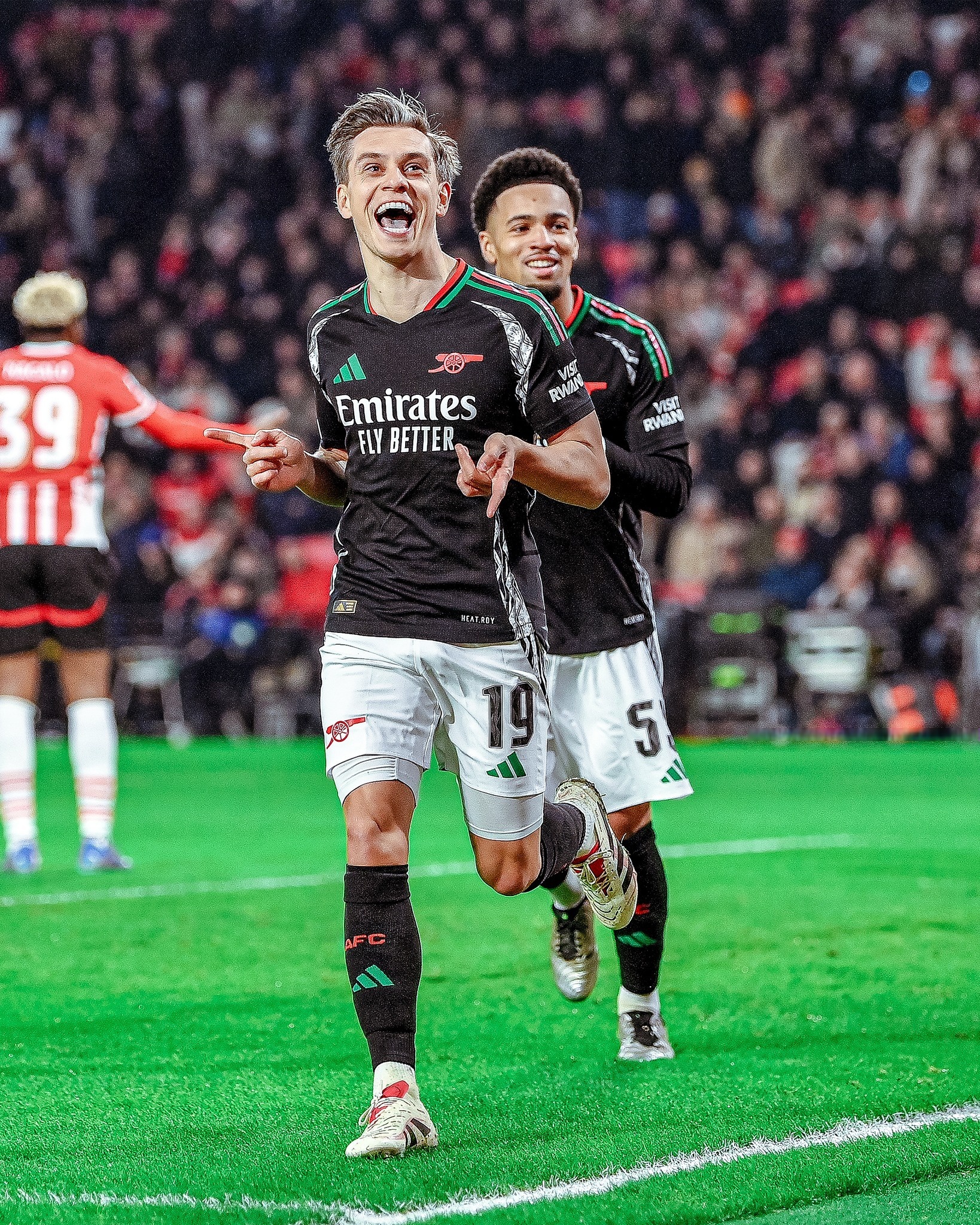 阿森纳后防连续犯错，球队陷入低迷