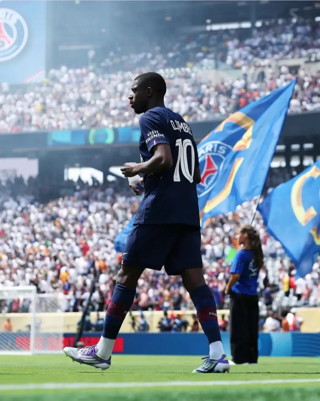 切尔西横扫巴黎圣日耳曼，Tarzan完成史诗逆转激烈交锋八强赛，成为赛场最大亮点的简单介绍