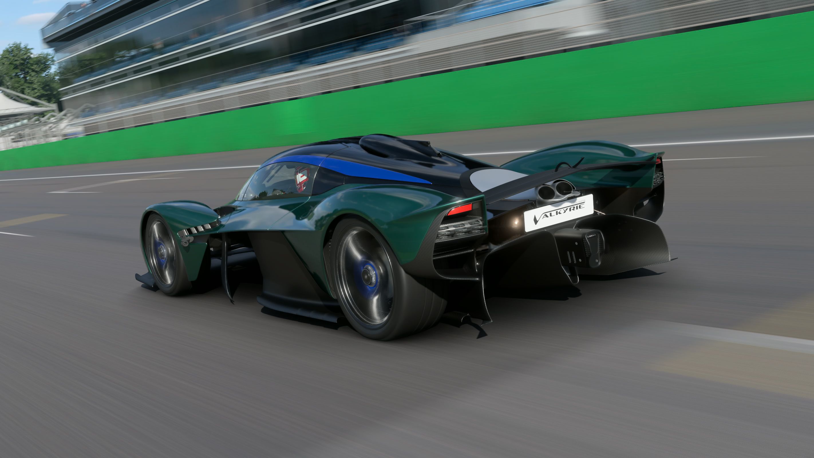 阿斯顿马丁轻取法拉利，诺里斯惊艳四座